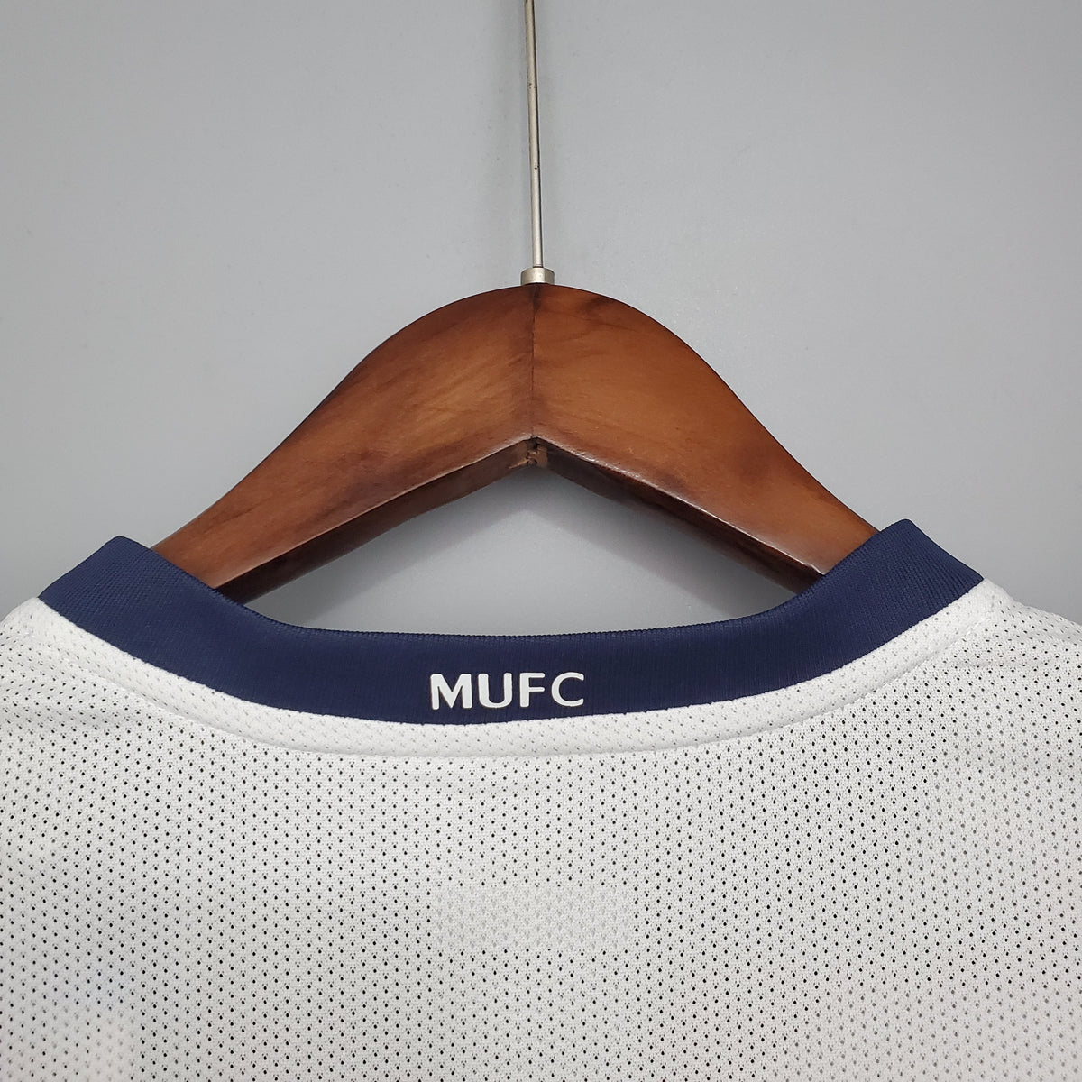Manchester United 2008-09 Away Retro Jersey – White Navy AIG Nike FIT Ronaldo Rooney Giggs Fan Version Football Shirt
