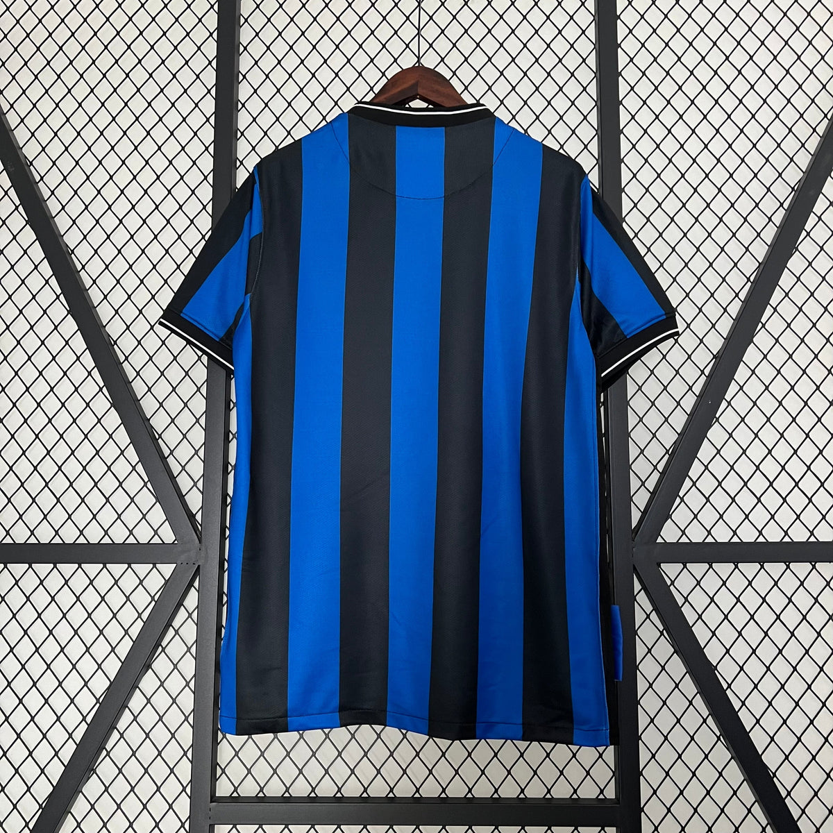 Inter Milan 2009-10 Home Retro Jersey – Nike Blue Black Pirelli Treble Winners Sneijder Eto'o Milito Zanetti Mourinho Serie A Champions League Football Shirt